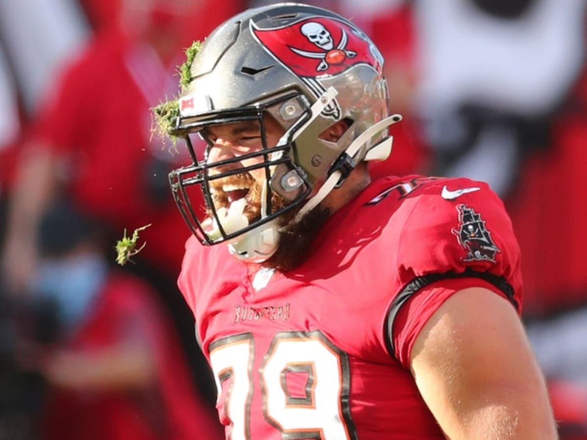 Defensive lineman Pat O'Connor re-signs with Buccaneers