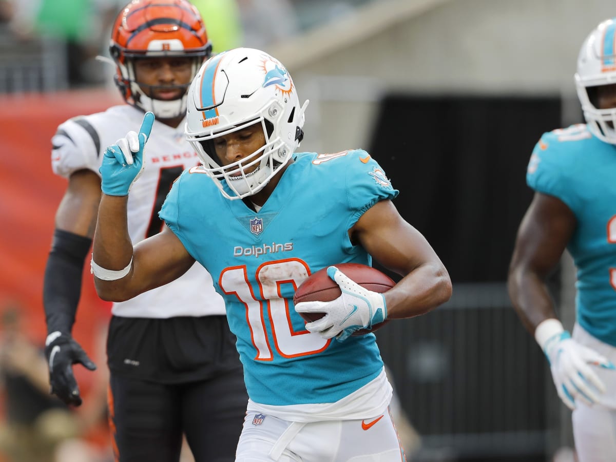 Patriots claim former Dolphins WR Malcolm Perry off waivers