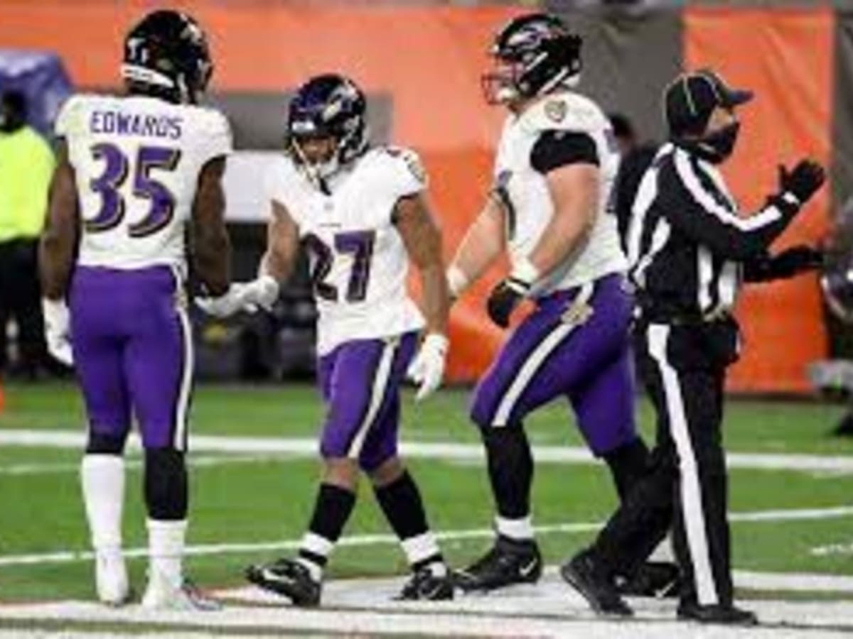 Ravens' Edwards, Peters headed to IR; Murray signed