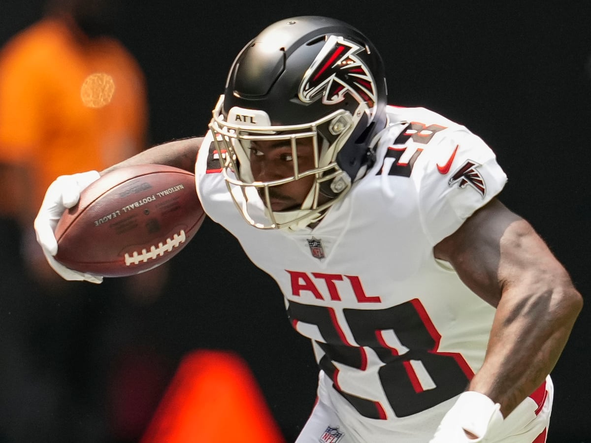 Falcons release RB Mike Davis after disappointing season