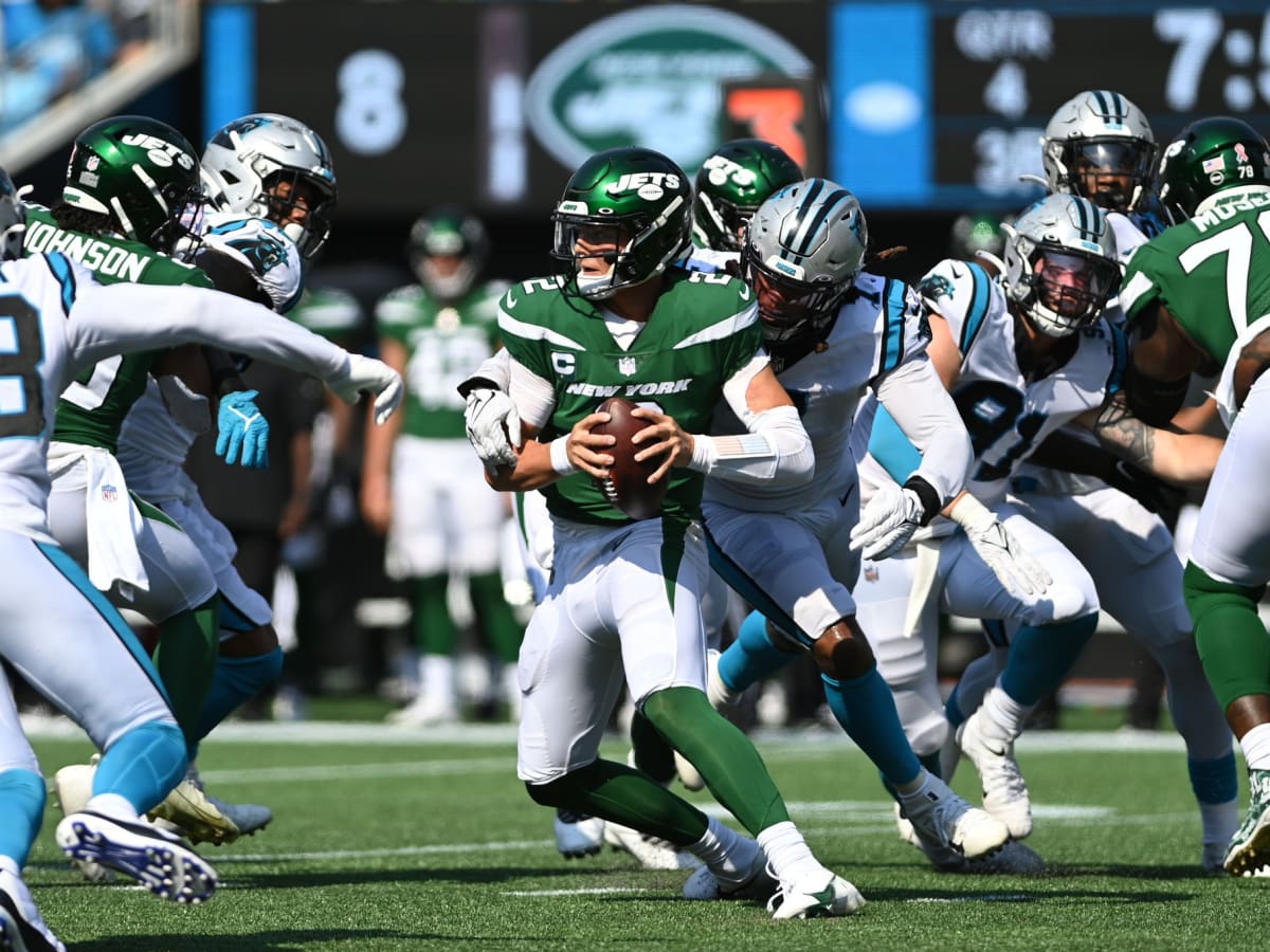 New York Jets QB Zach Wilson cheers on New York Islanders - Sports  Illustrated New York Jets News, Analysis and More