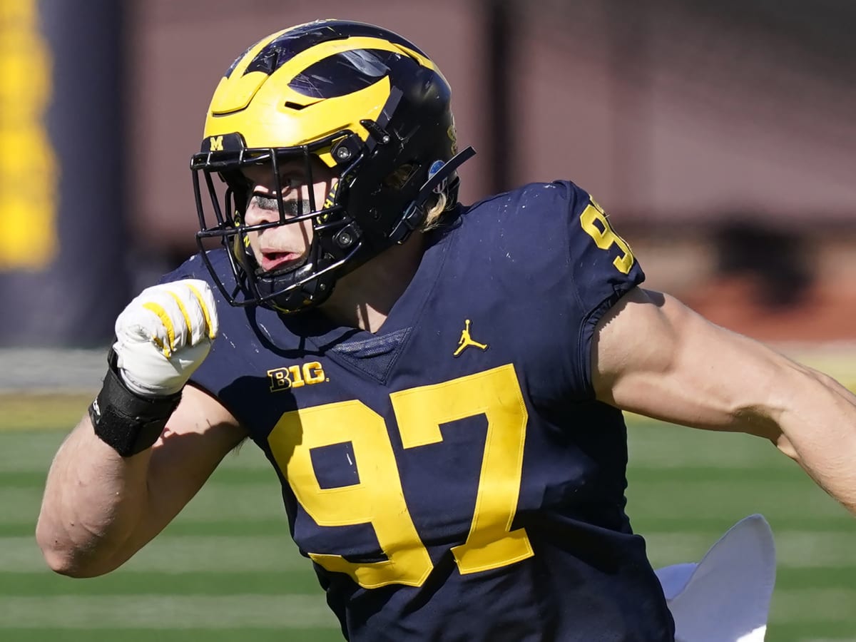 Download Caption: Aidan Hutchinson in Action for Michigan Wolverines in  NCAA Football Wallpaper