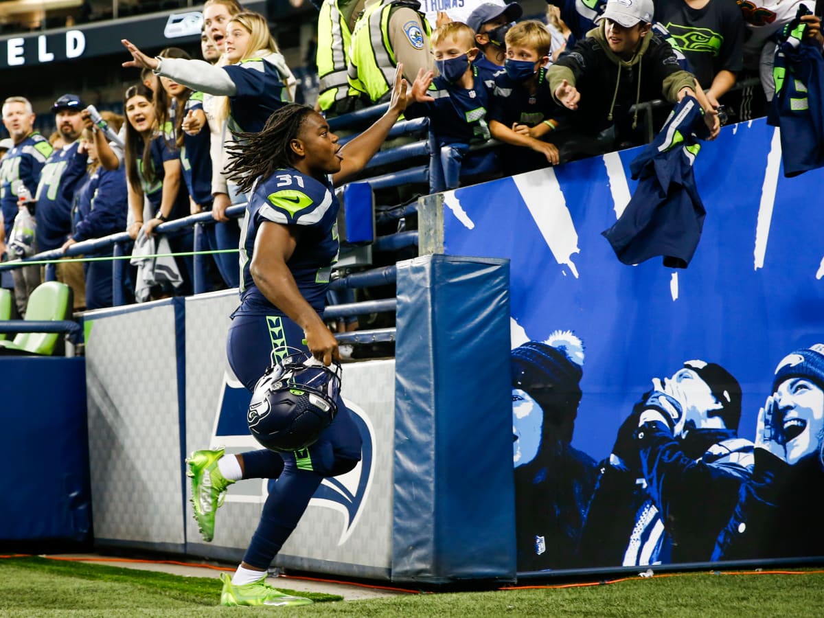 12s celebrate playoff-bound Seahawks after winning at Lumen Field Sunday