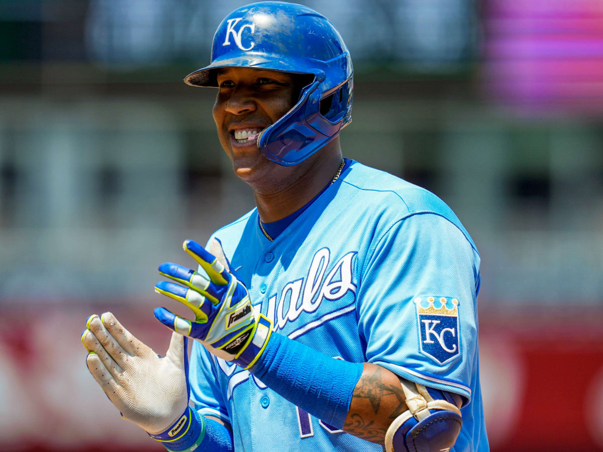 Salvador Perez shows off huge Royals World Series champs bicep tattoo