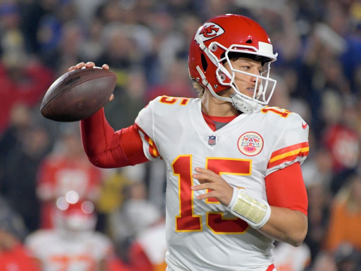 Houston, Texas, USA. 18th Dec, 2022. Kansas City Chiefs quarterback Patrick  Mahomes (15) reaches back to pass downfield during the overtime period  between the Houston Texans and the Kansas City Chiefs at