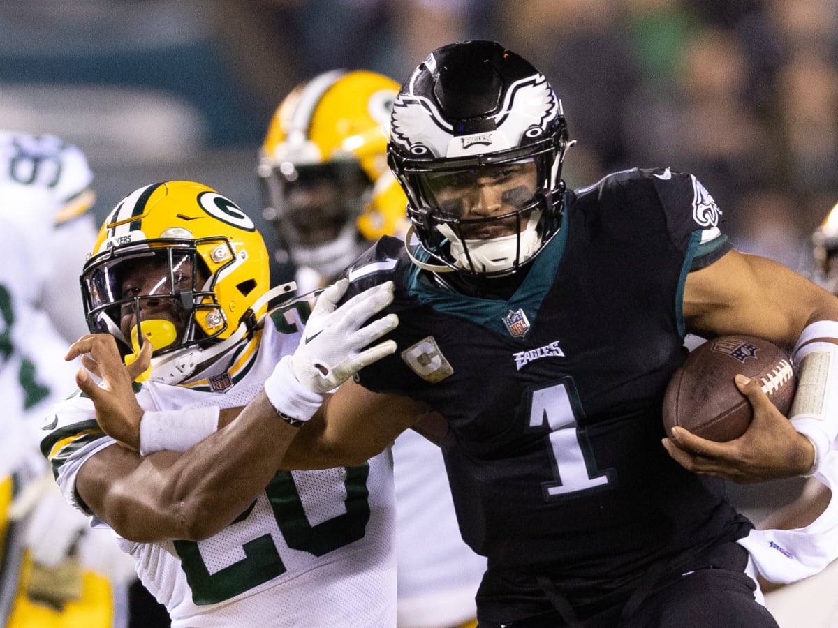 Hurts, Eagles run past Packers 40-33; Rodgers hurt