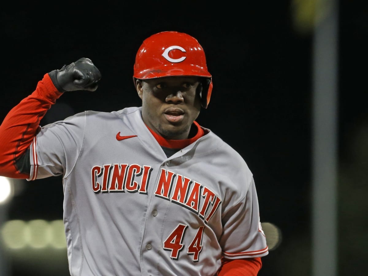 Former Reds outfielder Aristides Aquino signs to play in Japan