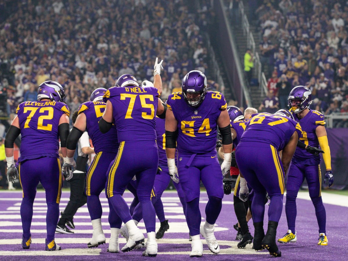 Watch Kevin O'Connell's Locker Room Speech After Sunday's Win Over The  Packers