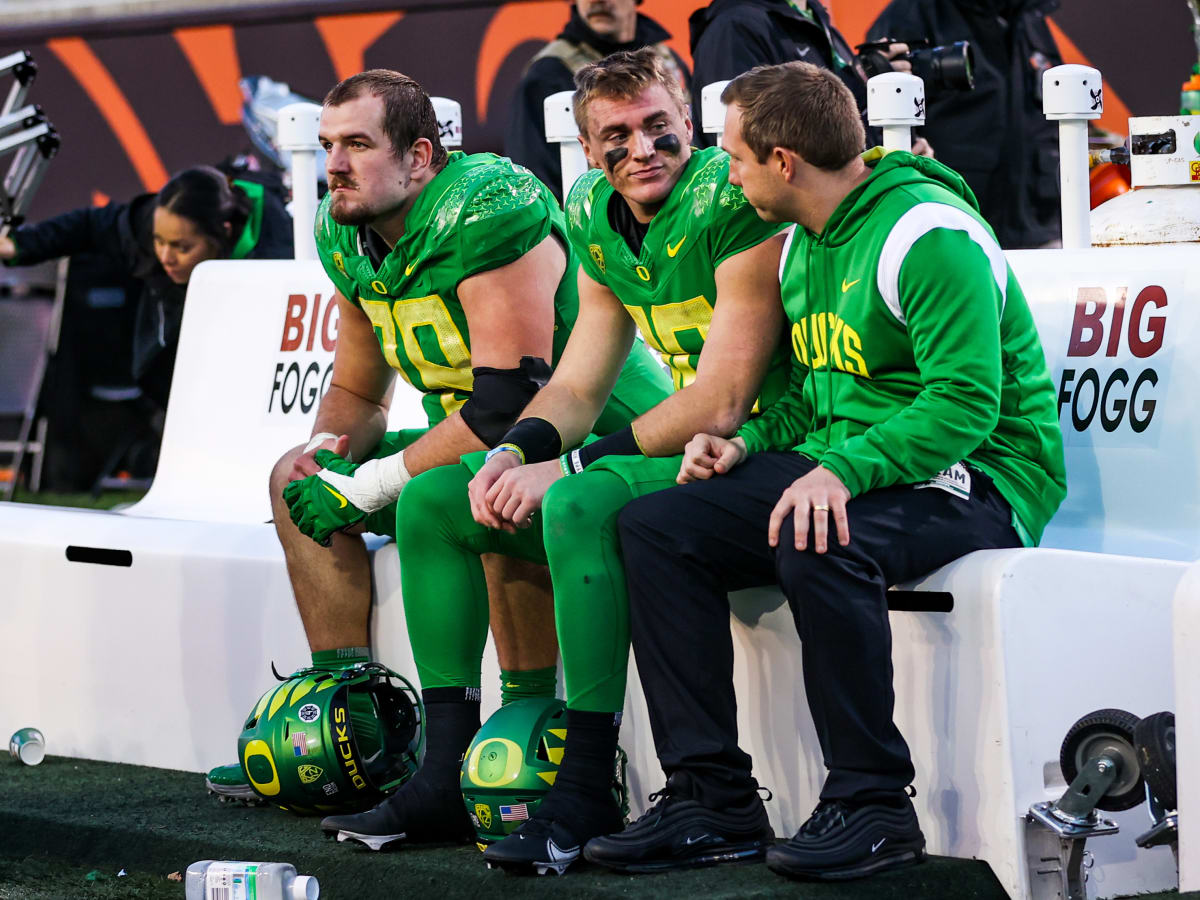 A limited Bo Nix and the Oregon Ducks fight their way past Utah