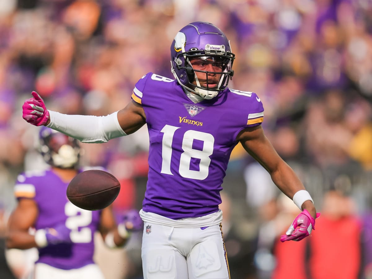 Minnesota Vikings wide receiver Justin Jefferson (18) during warm