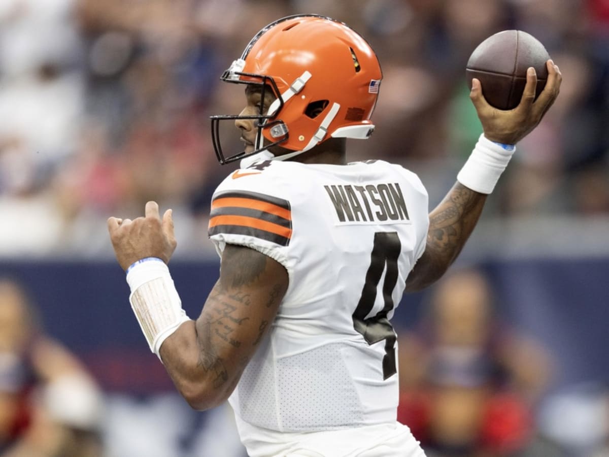 HOUSTON, TX - DECEMBER 04: Cleveland Browns quarterback Deshaun Watson (4)  warms up during the NFL game between the Cleveland Browns and Houston Texans  on December 4, 2022 at NRG Stadium in