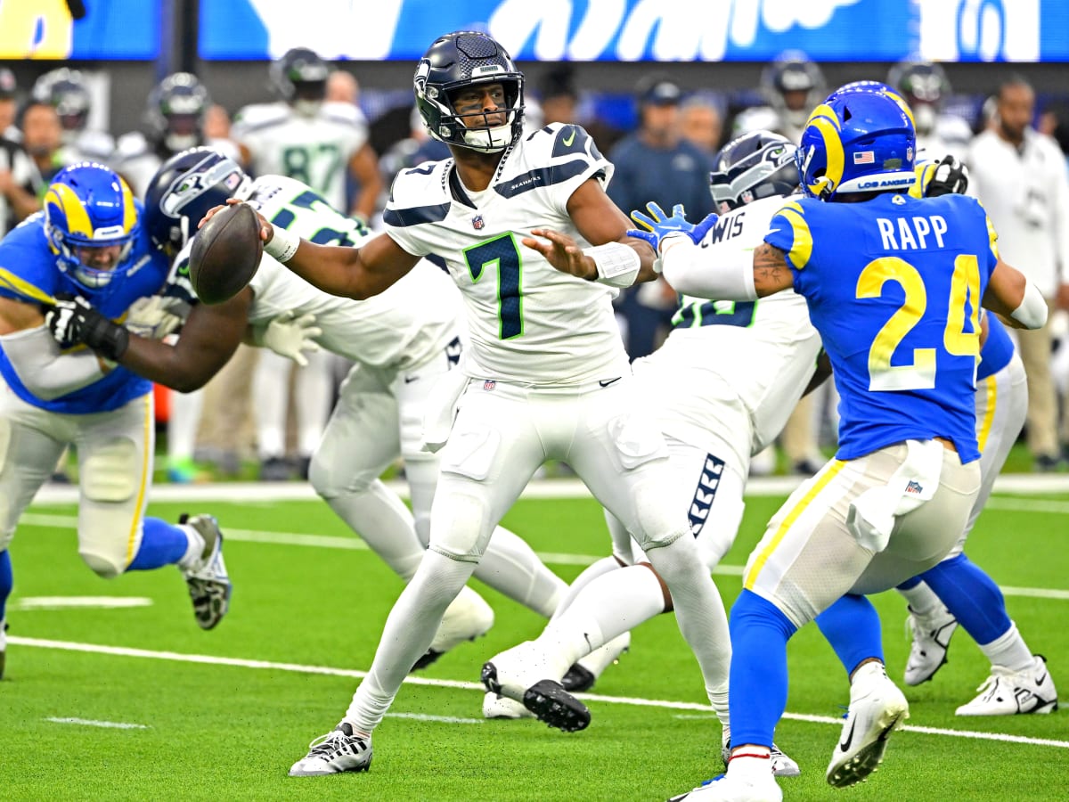 Seahawks vs. Rams: Geno Smith's late touchdown pass leads Seattle to huge  27-23 win - Field Gulls