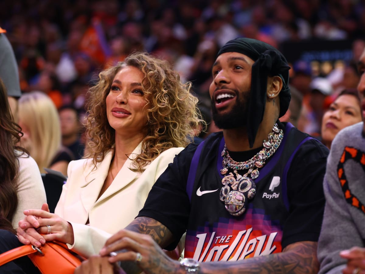 Odell Beckham Jr's GF & Publicist Go VIRAL After Showing Up To Game 2 Of  Suns vs Mavericks 