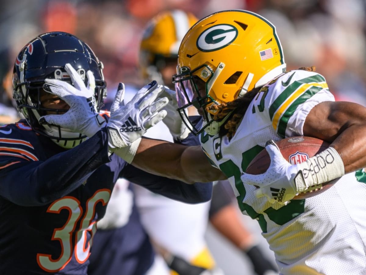 Green Bay, WI, USA. 15th Nov, 2020. Green Bay Packers running back Aaron  Jones #33 rushes the ball during the NFL Football game between the  Jacksonville Jaguars and the Green Bay Packers