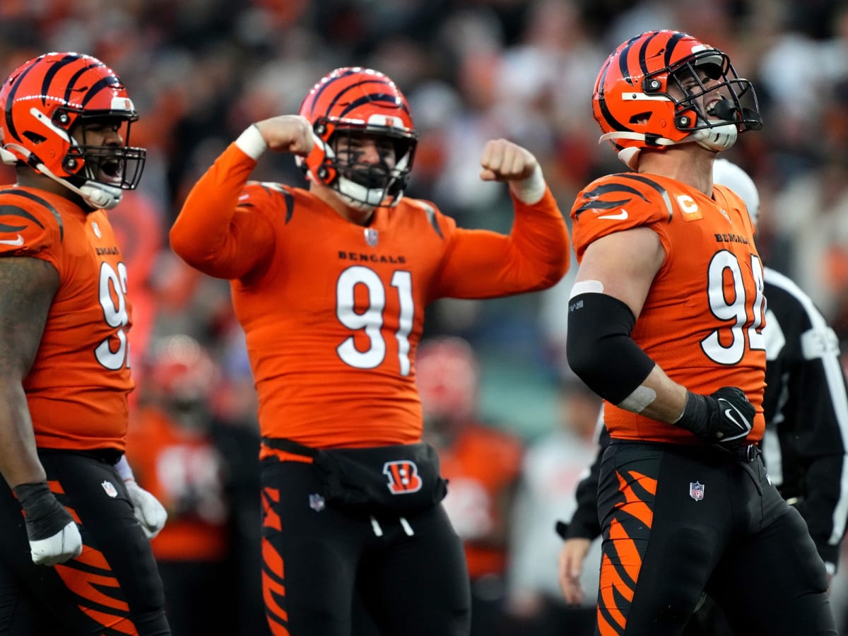 Cincinnati Reds Name Bengals Defensive End Sam Hubbard Honorary Captain For  'City Connect' Game - Sports Illustrated Cincinnati Bengals News, Analysis  and More