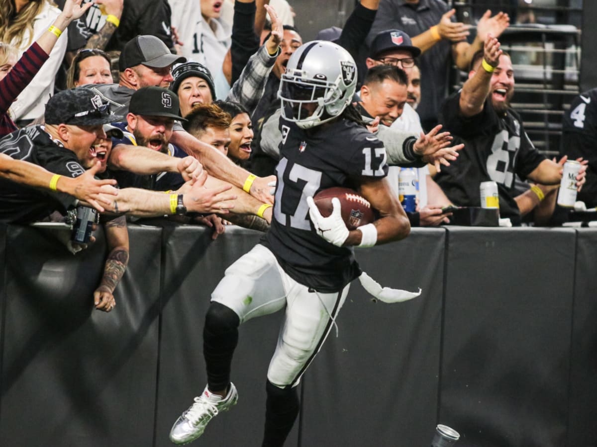 Can't-Miss Play: Las Vegas Raiders wide receiver Davante Adams makes  one-handed catch for 32-yard gain vs. Los Angeles Rams cornerback Jalen  Ramsey on third play of game