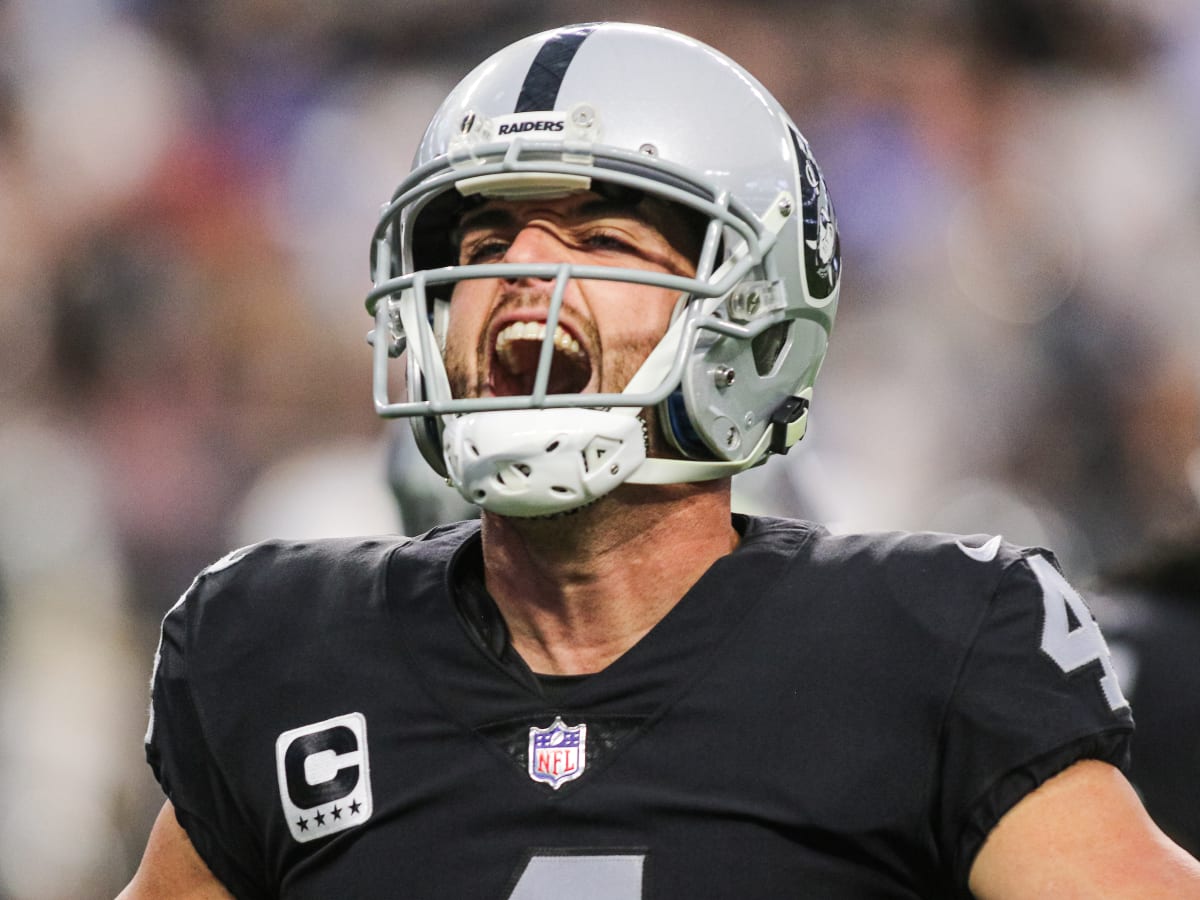 Davante Adams Calls Derek Carr a 'Hall of Fame' Level QB (No