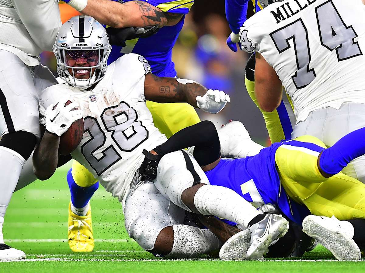 Raiders collapse against Rams, lose 17-16