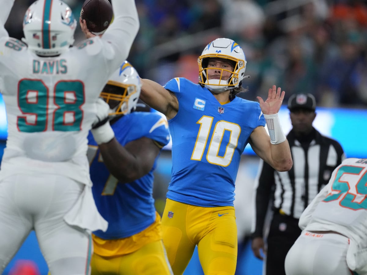 Miami Dolphins 17-23 Los Angeles Chargers: Justin Herbert out