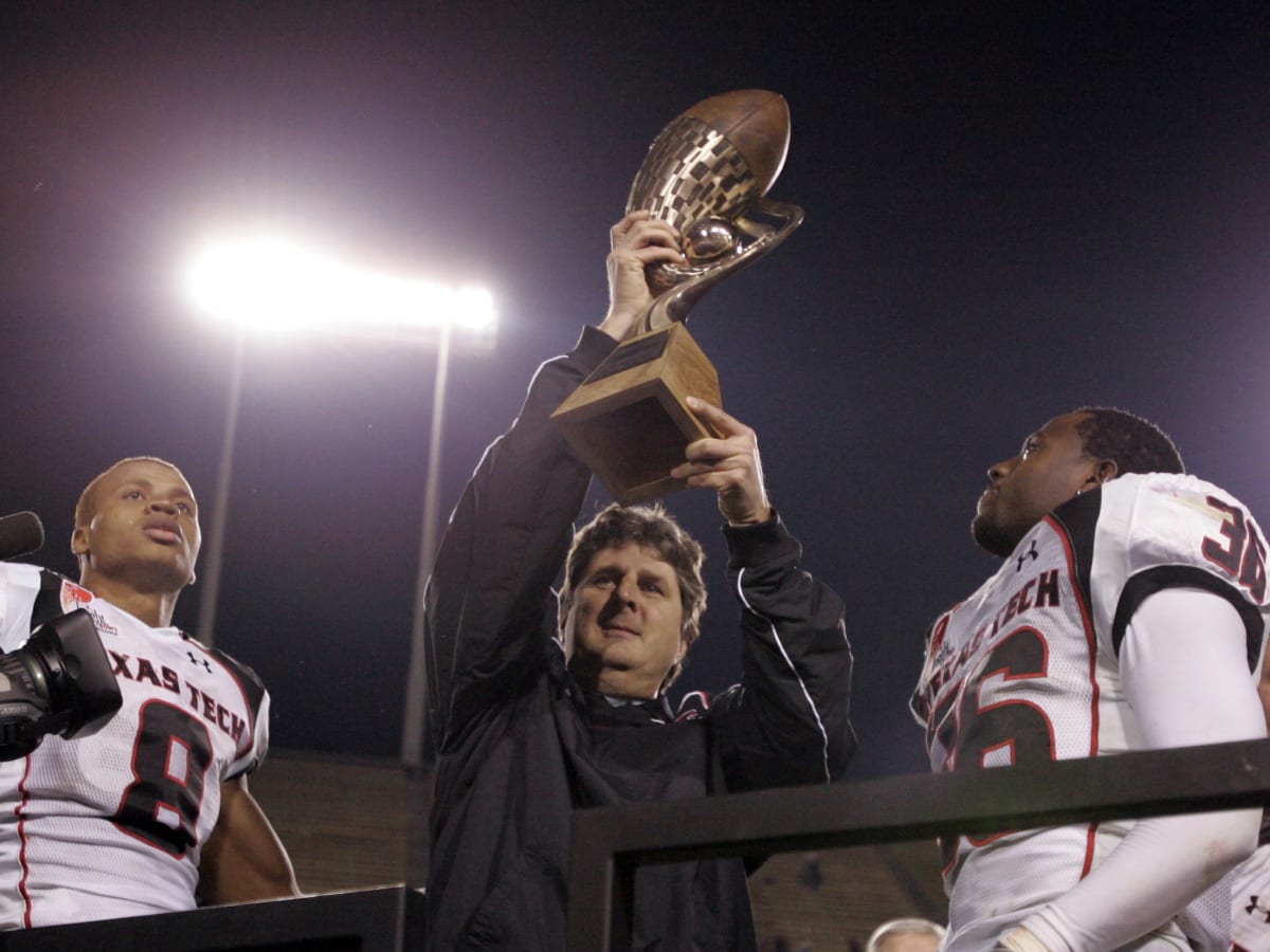 Eagles' Gardner Minshew excused from practice to speak at Mike Leach's  memorial: 'He really changed my life'