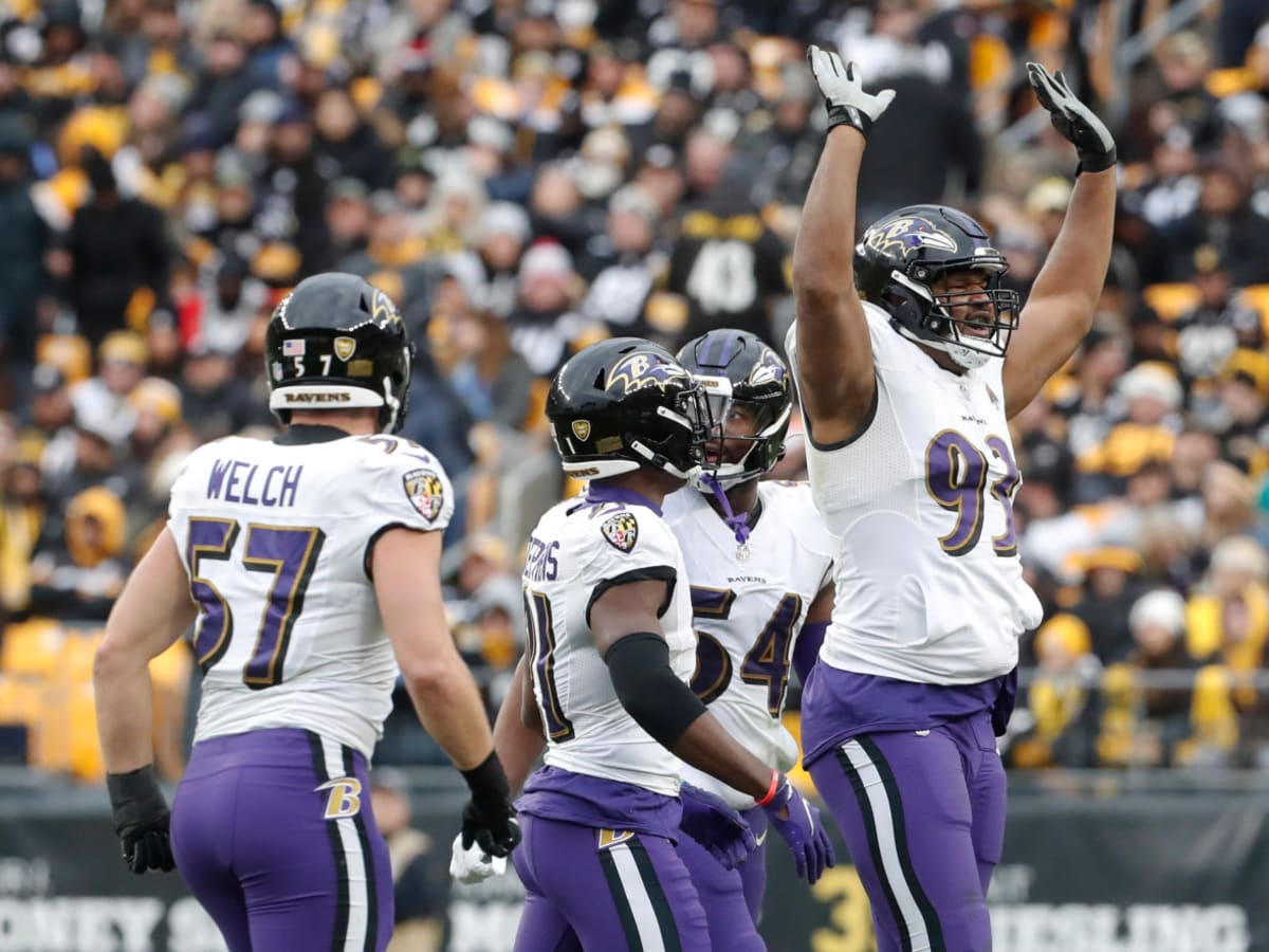 Baltimore Ravens defensive tackle Calais Campbell takes the field for  News Photo - Getty Images