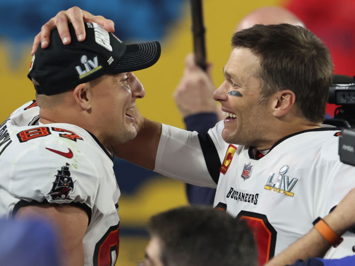 Rob Gronkowski Says Goodbye To Tom Brady With Mushy Note & Video