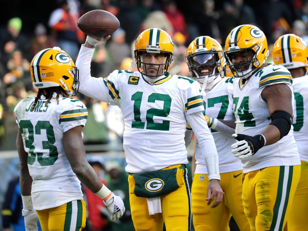 Why did Aaron Rodgers receive a piñata after Packers defeated Rams on MNF?