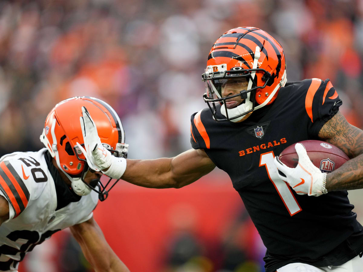 Watch: Cincinnati Bengals Wide Receiver Ja'Marr Chase Flashes Money Signs  Against Chiefs, Flagged For Taunting - Sports Illustrated Cincinnati Bengals  News, Analysis and More