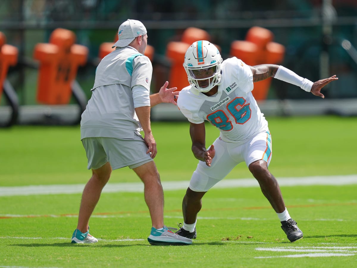 Dolphins elevate OT Larnel Coleman and WR River Cracraft for Week 2