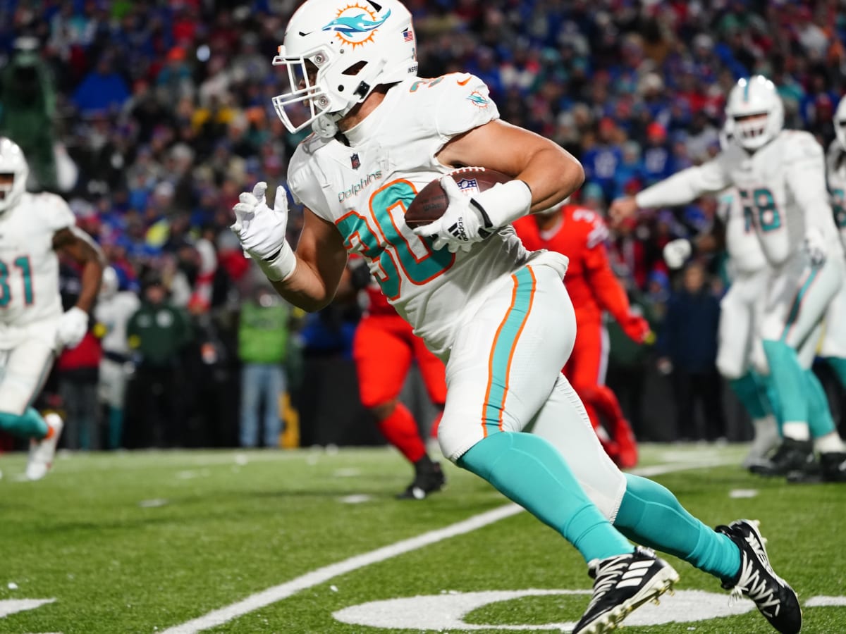 Dolphins fullback Alec Ingold overcomes odds, inspires others on and off  the field - WSVN 7News, Miami News, Weather, Sports