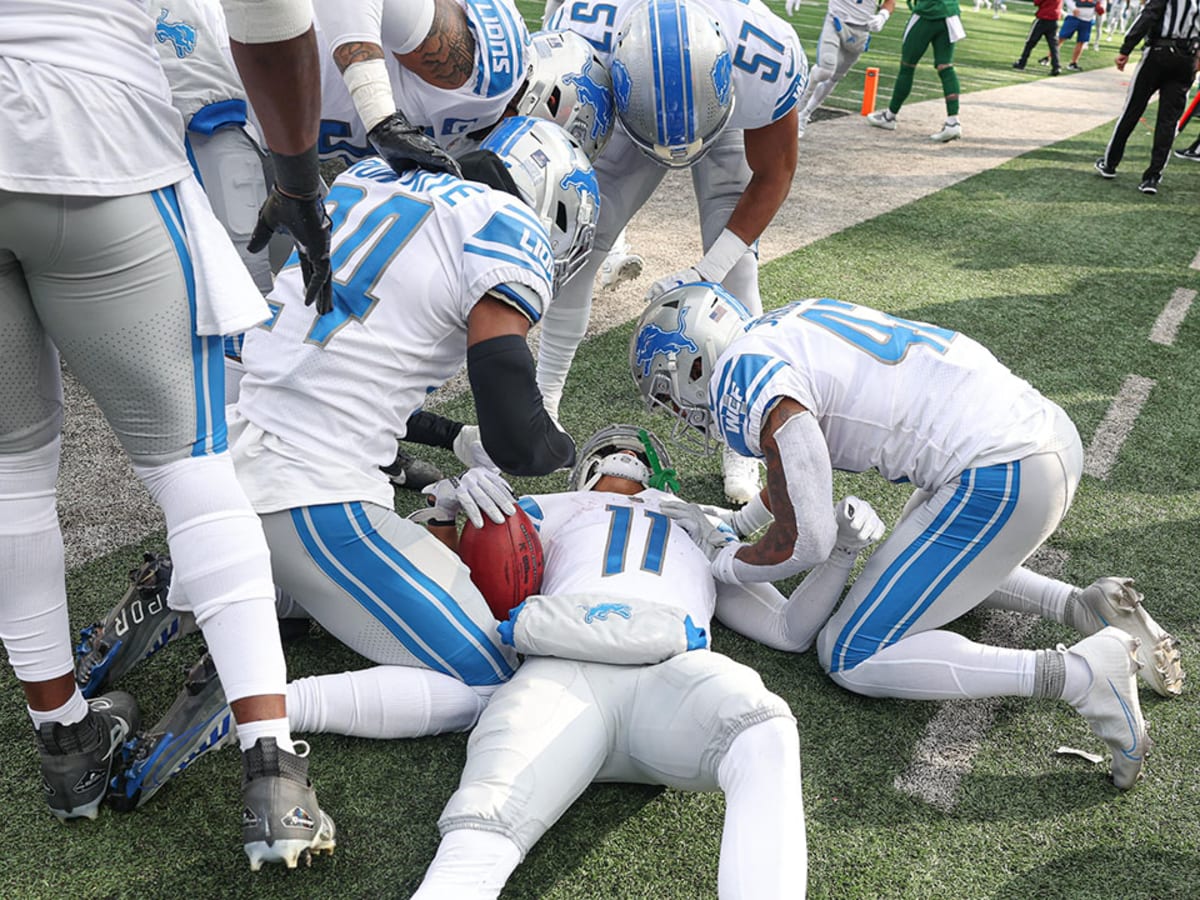 Detroit Lions give sneak-peek of plexiglass-filled locker room