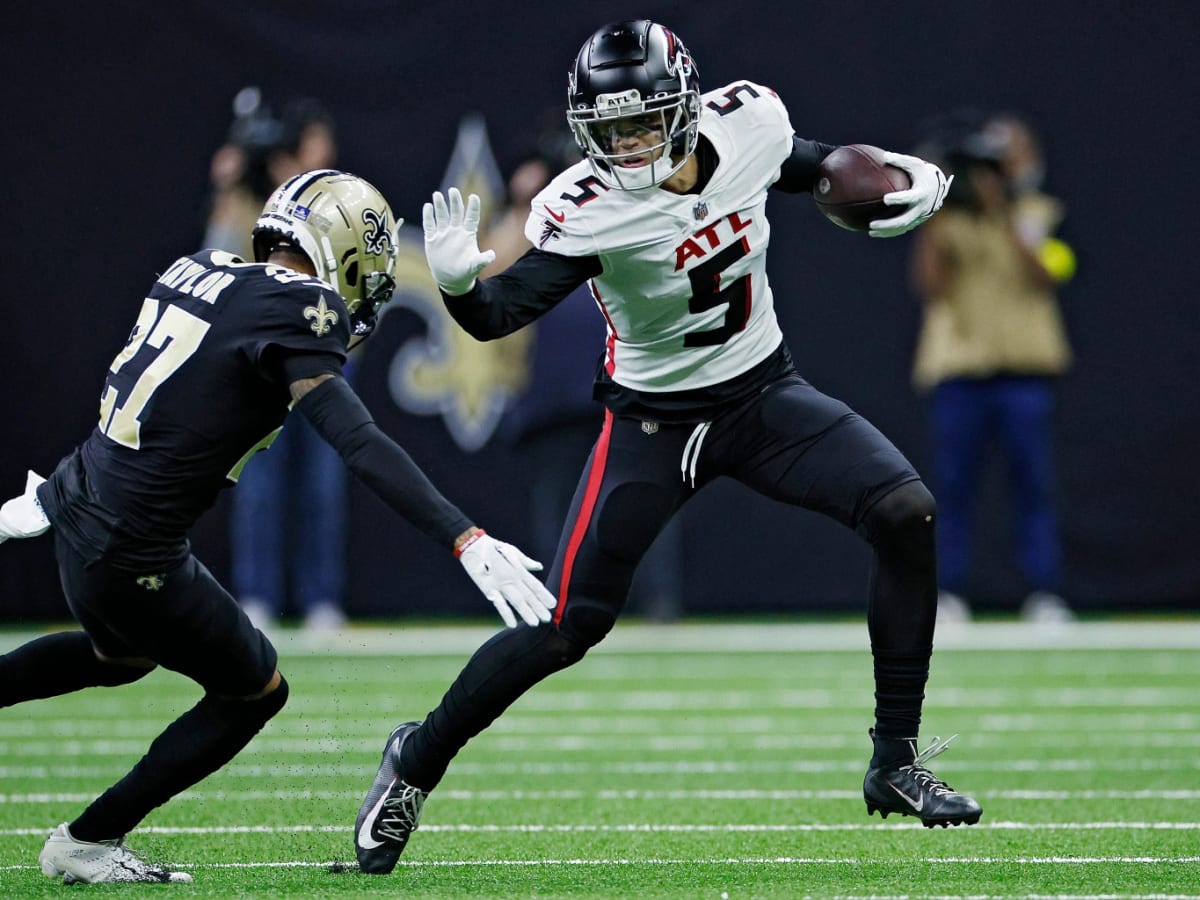 Atlanta Falcons wide receiver Drake London (5) lines up during the first  half of an NFL football game against the San Francisco 49ers, Sunday, Oct.  16, 2022, in Atlanta. The Atlanta Falcons