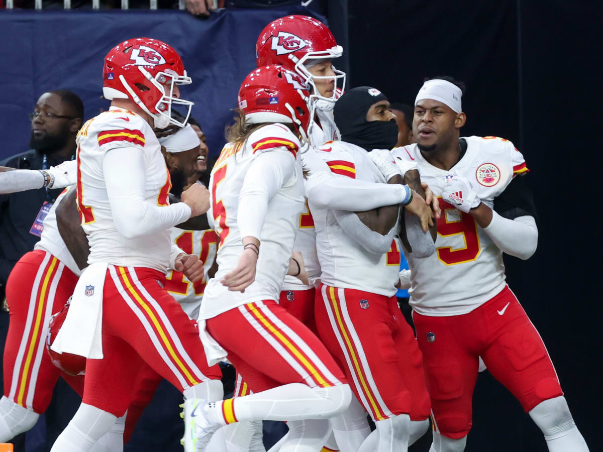 Around the AFC West: Chiefs clinch the division and more