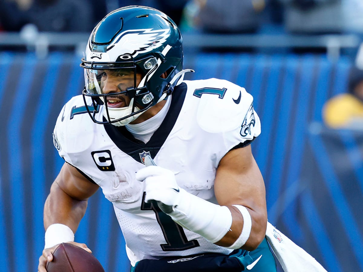 Eagle' Hurts Misses 2nd Straight Game With Sprained Shoulder