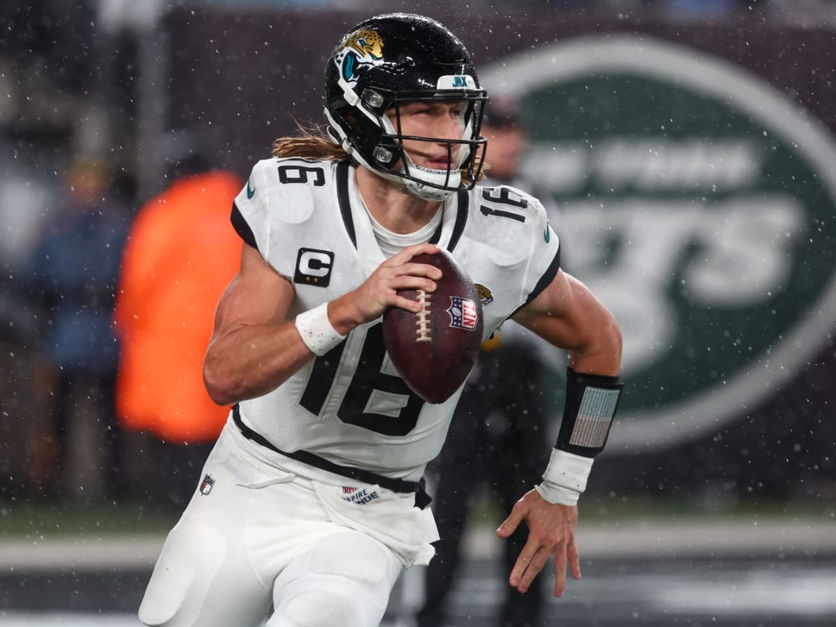 NY Jets come out sleeping in rain, trail Jaguars 13-3 at half