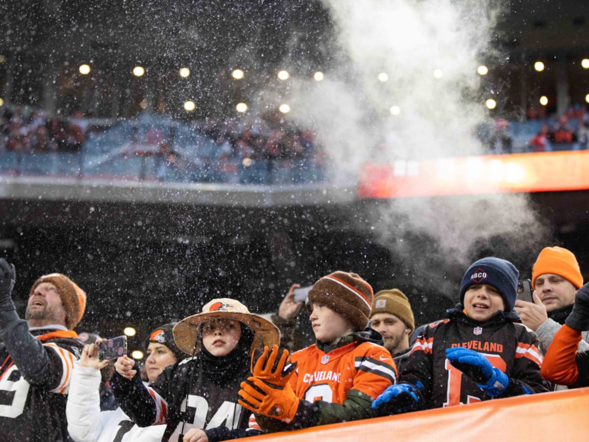 Browns fans braving dangerous cold to see team play on Christmas Eve