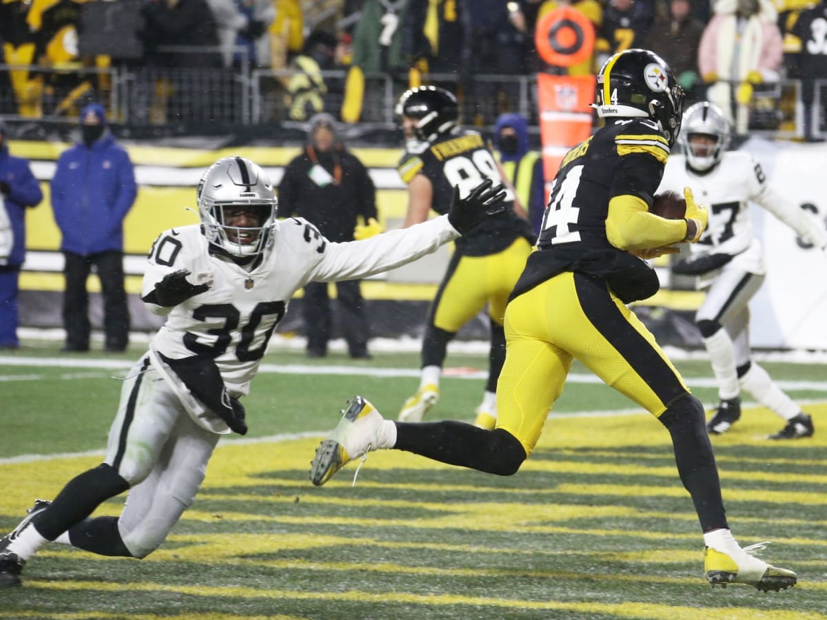 Las Vegas Raiders 10-13 Pittsburgh Steelers: Kenny Pickett throws