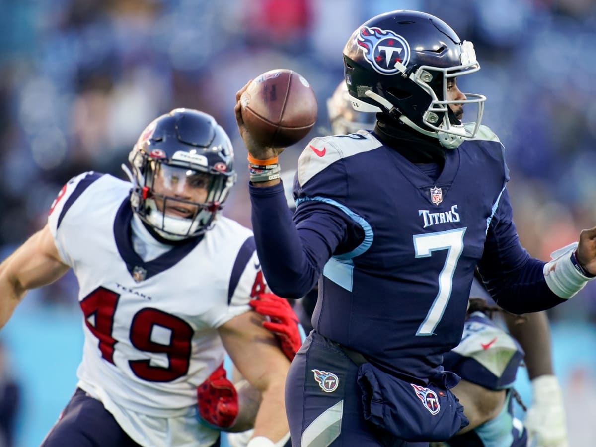 Tampa Bay Buccaneers contain Tennessee Titans rookie quarterback