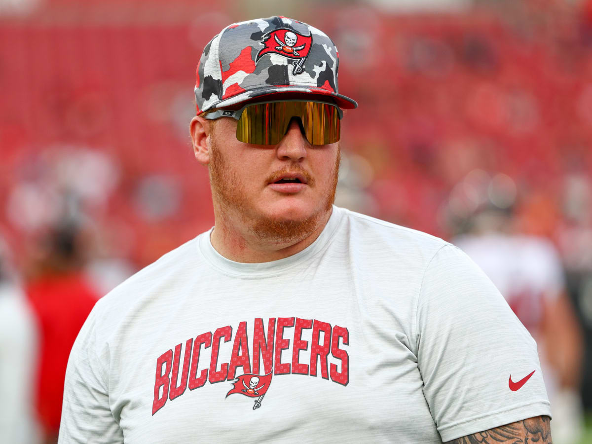 Tampa Bay Buccaneers starting center Ryan Jensen carted off with