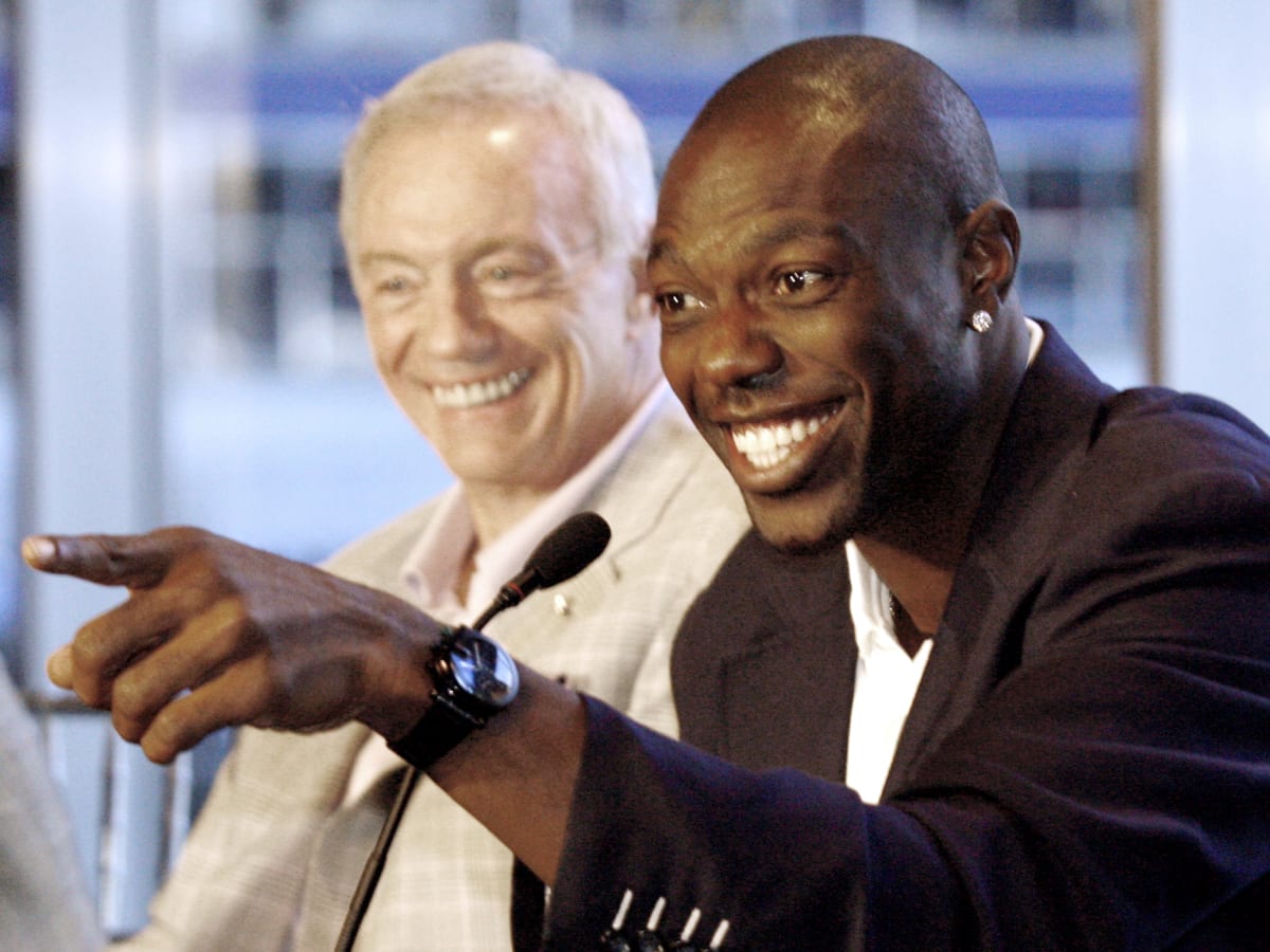 Cowboys' Jerry Jones denies talking to Terrell Owens or his agent