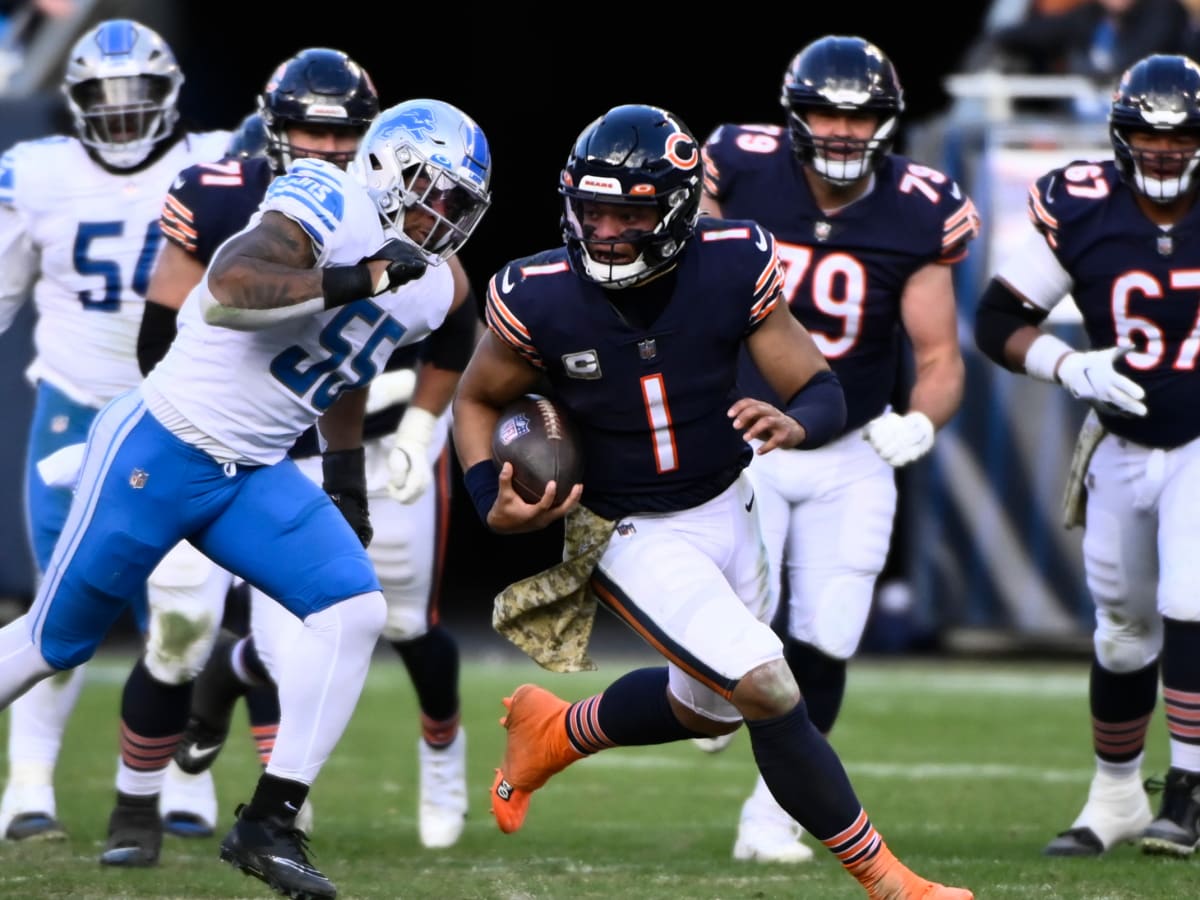 Bears' Fields to miss season finale with hip strain, Peterman to