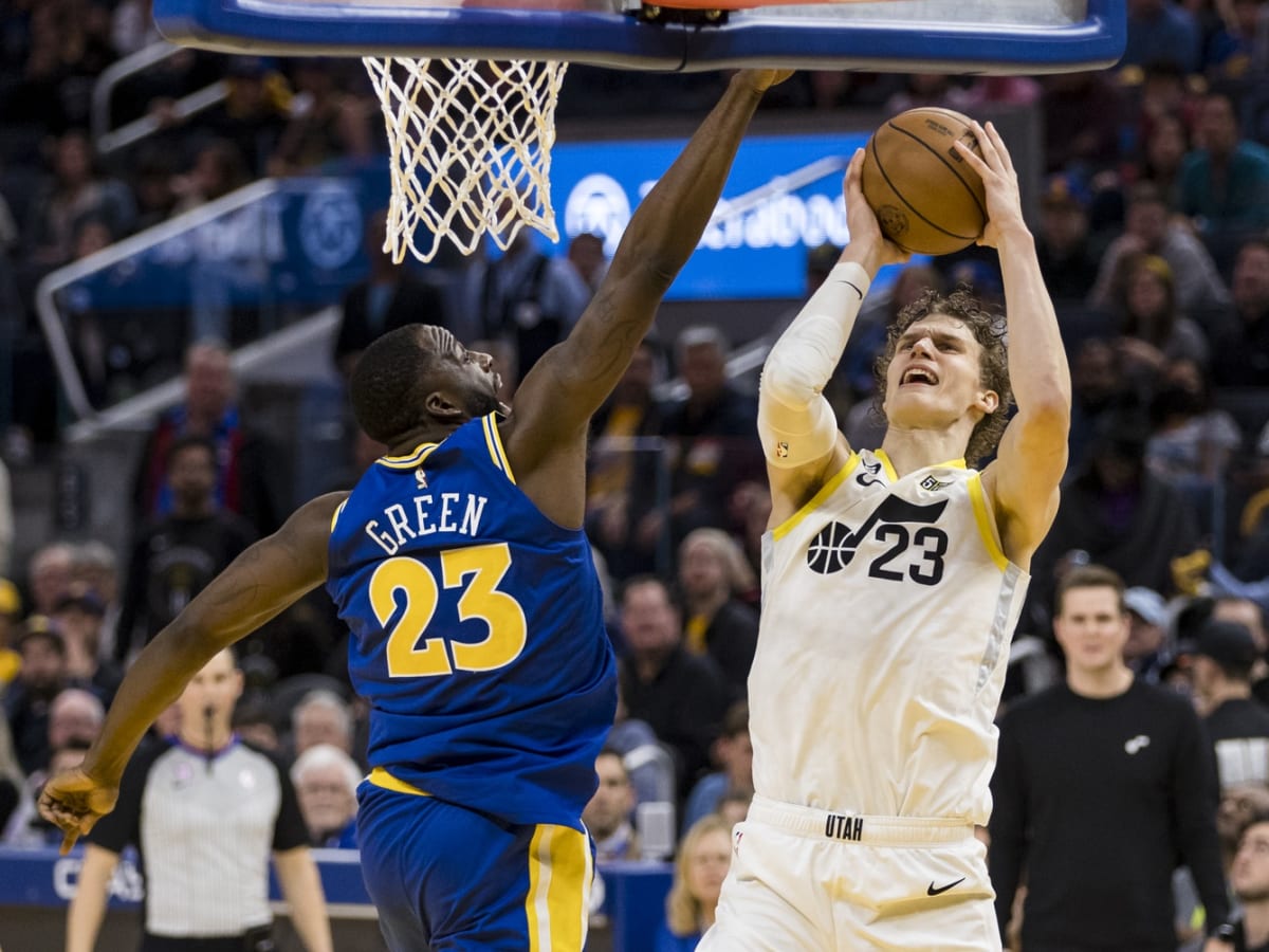 Warriors stay hot at home, come back to beat Jazz 112-107