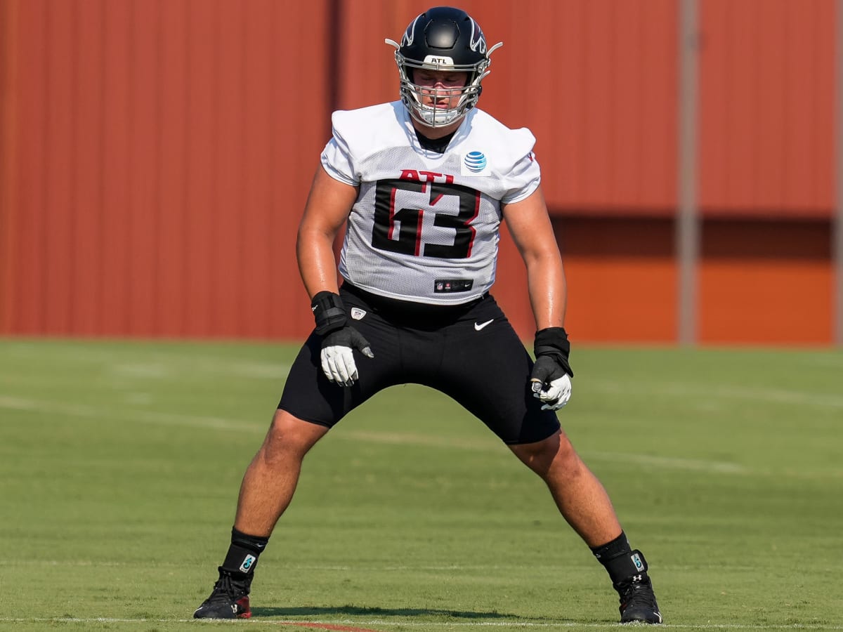 Atlanta Falcons guard Chris Lindstrom (63) on the sideline against