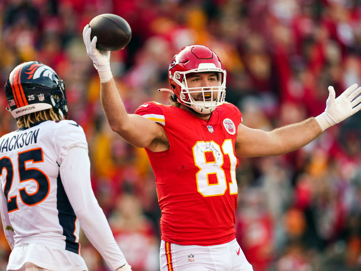 Kansas City Chiefs tight end Blake Bell (81) runs with the football during  the first half of an NFL football game against the Cincinnati Bengals,  Sunday, Jan. 2, 2022, in Cincinnati. The