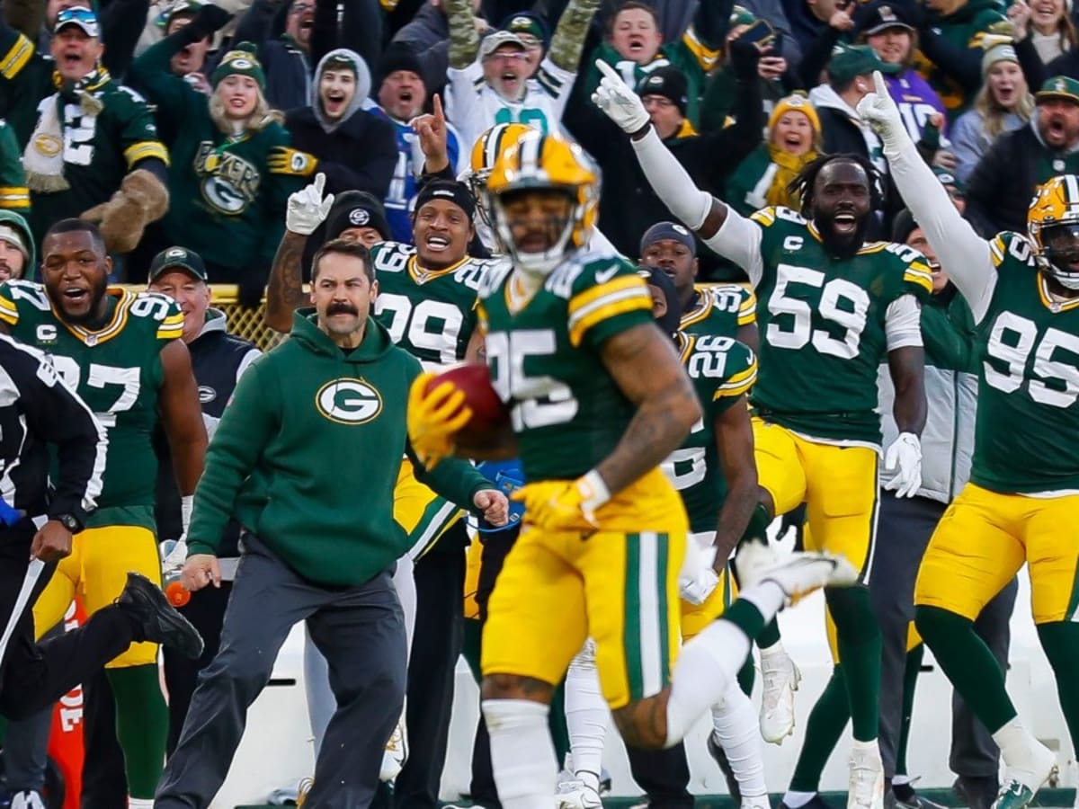 Miami, United States. 25th Dec, 2022. Miami. FL USA; Green Bay Packers  cornerback Keisean Nixon (25) runs back he kickoff during an NFL game  against the Miami Dolphins at the Hard Rock