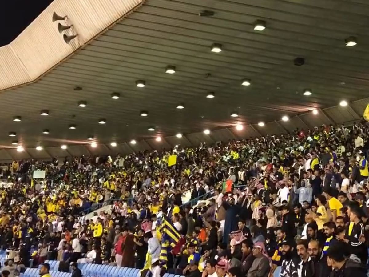 Desperate Al-Nassr fans join long queue to get their hands on