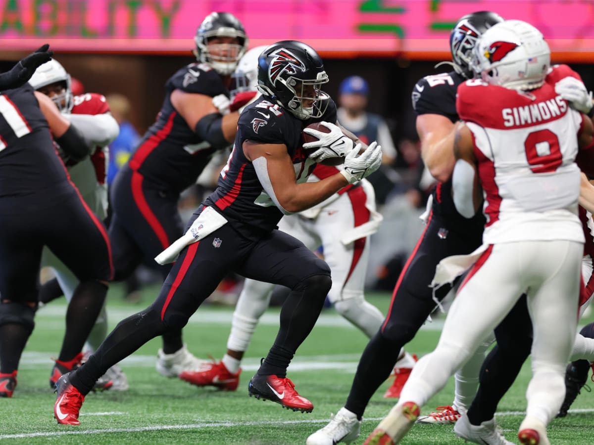 Falcons rookie report: Tyler Allgeier bowls them over on a quiet Week 12 -  The Falcoholic