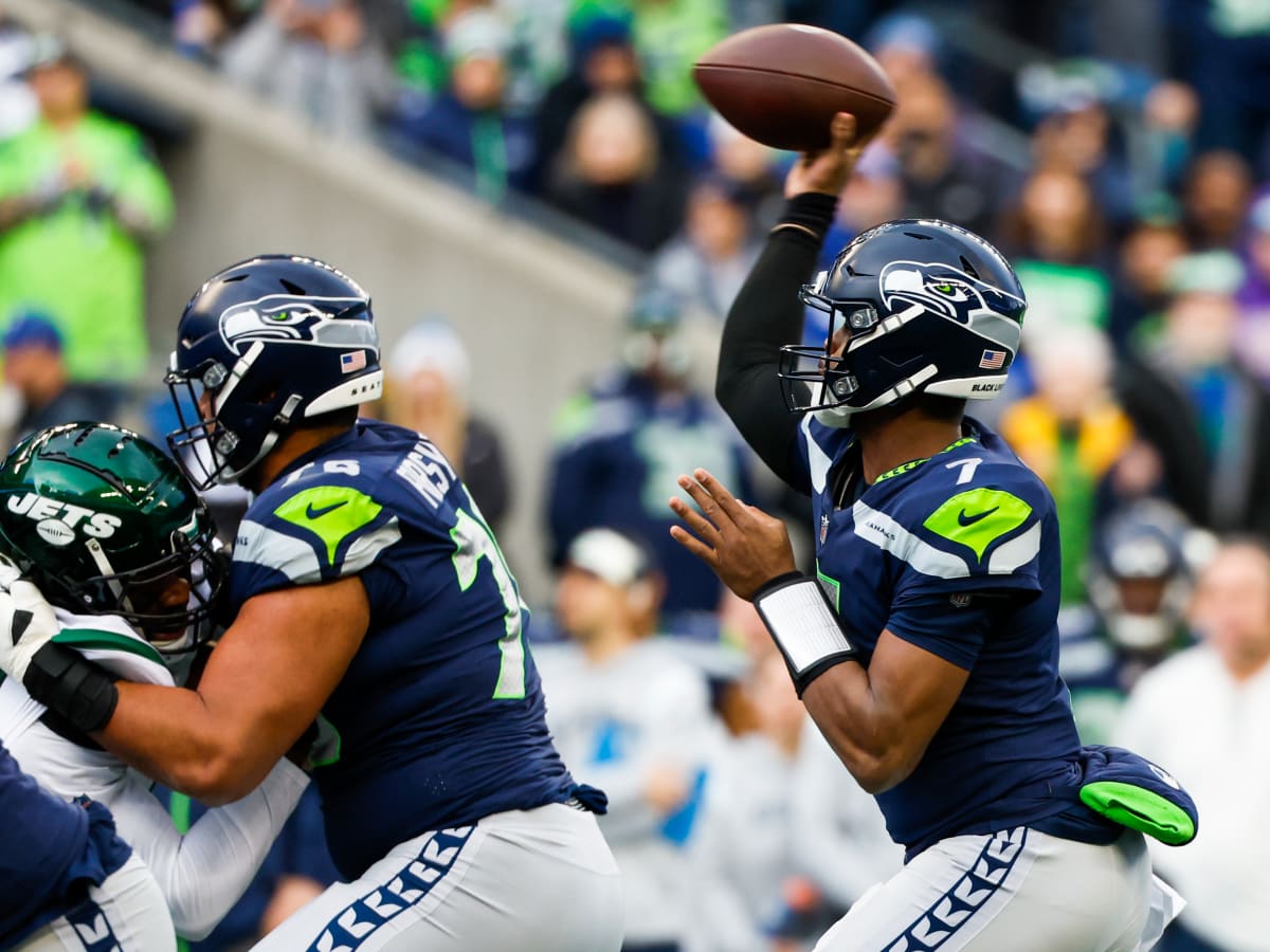 Seattle Seahawks Still Alive: Seattle Stifles New York Jets to Stay in  Playoff Hunt - Sports Illustrated Seattle Seahawks News, Analysis and More