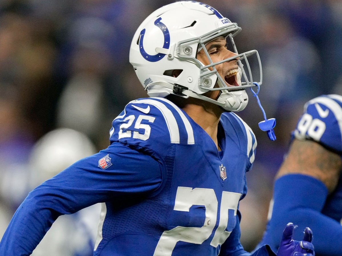 August 27, 2022: Indianapolis Colts quarterback Sam Ehlinger (4) sets in  the pocket during NFL football preseason game action between the Tampa Bay  Buccaneers and the Indianapolis Colts at Lucas Oil Stadium