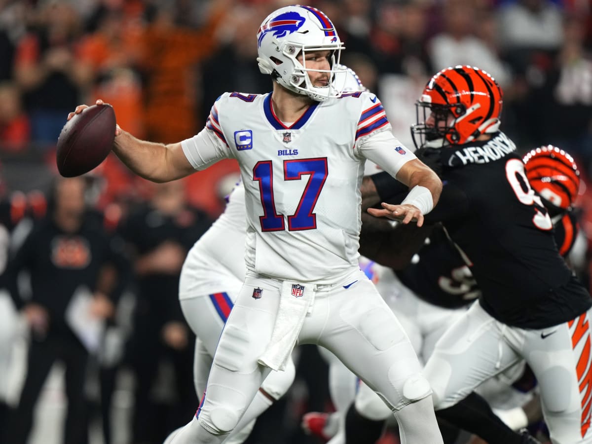 Josh Allen has Tee Higgins' back amid Damar Hamlin's injury 